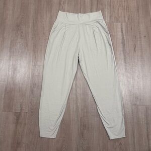 Vuori Light Beige High-Waist Relaxed Joggers Size M
